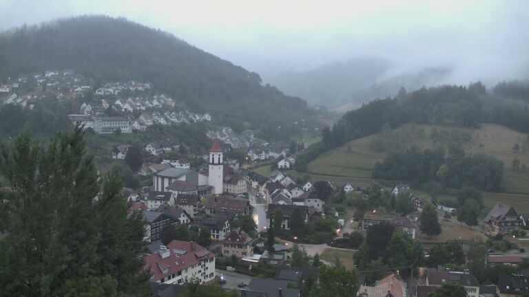 Dieses Bild zeigt eine Webcam-Aufnahme von Ottenhöfen, aufgenommen am Sonntag, den 19.07.2026 um 05:50 Uhr