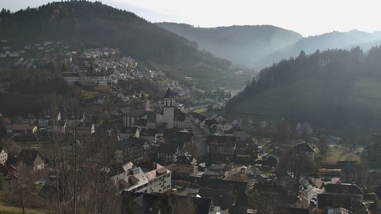 Dieses Bild zeigt eine Webcam-Aufnahme von Ottenhöfen, aufgenommen am Freitag, den 12.12.2025 um 13:20 Uhr