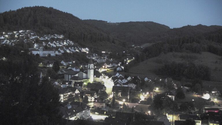 Dieses Bild zeigt eine Webcam-Aufnahme von Ottenhöfen, aufgenommen am Samstag, den 04.07.2026 um 22:30 Uhr