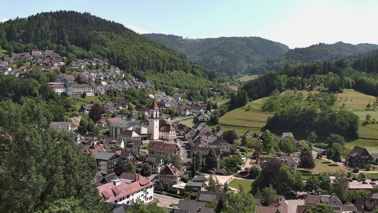 Dieses Bild zeigt eine Webcam-Aufnahme von Ottenhöfen, aufgenommen am Dienstag, den 26.05.2026 um 15:10 Uhr