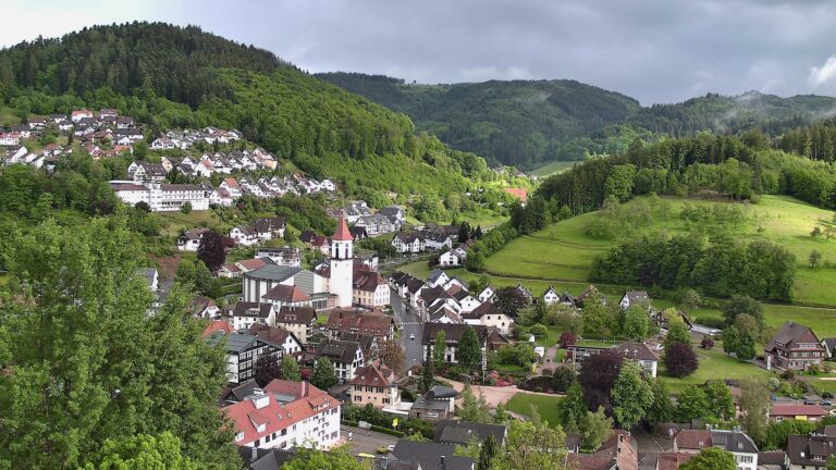Dieses Bild zeigt eine Webcam-Aufnahme von Ottenhöfen, aufgenommen am Donnerstag, den 14.05.2026 um 18:20 Uhr