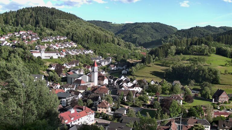 Dieses Bild zeigt eine Webcam-Aufnahme von Ottenhöfen, aufgenommen am Samstag, den 13.06.2026 um 19:20 Uhr