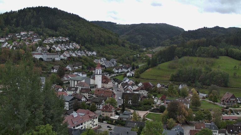 Dieses Bild zeigt eine Webcam-Aufnahme von Ottenhöfen, aufgenommen am Donnerstag, den 22.10.2026 um 13:20 Uhr