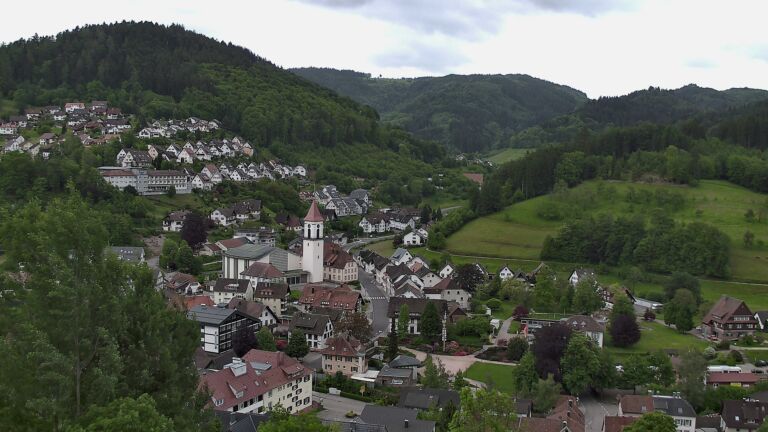 Dieses Bild zeigt eine Webcam-Aufnahme von Ottenhöfen, aufgenommen am Mittwoch, den 20.05.2026 um 16:10 Uhr
