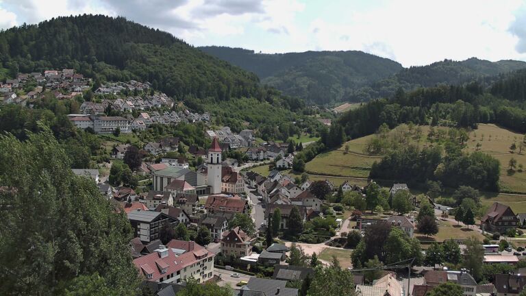 Dieses Bild zeigt eine Webcam-Aufnahme von Ottenhöfen, aufgenommen am Sonntag, den 19.07.2026 um 14:20 Uhr