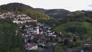 Dieses Bild zeigt eine Webcam-Aufnahme von Ottenhöfen, aufgenommen am Montag, den 18.05.2026 um 20:10 Uhr