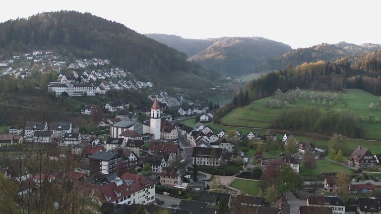 Dieses Bild zeigt eine Webcam-Aufnahme von Ottenhöfen, aufgenommen am Mittwoch, den 15.04.2026 um 07:30 Uhr