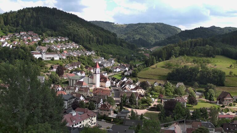 Dieses Bild zeigt eine Webcam-Aufnahme von Ottenhöfen, aufgenommen am Mittwoch, den 01.07.2026 um 17:40 Uhr