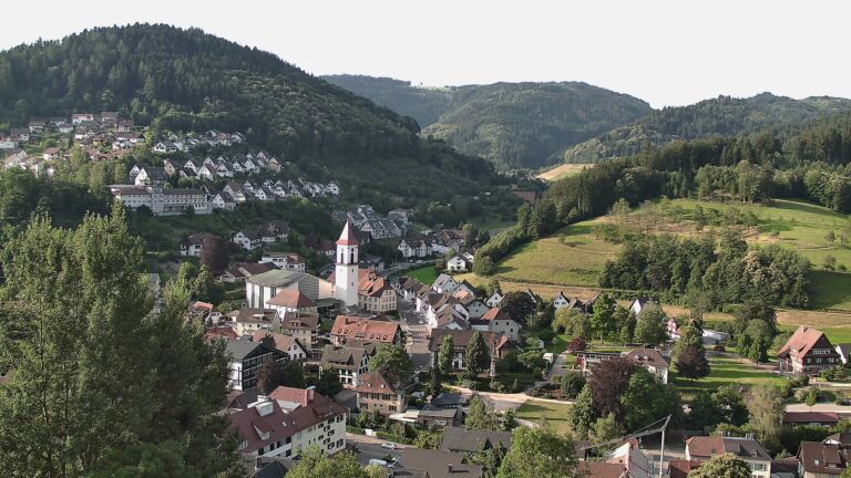Dieses Bild zeigt eine Webcam-Aufnahme von Ottenhöfen, aufgenommen am Samstag, den 27.06.2026 um 07:50 Uhr