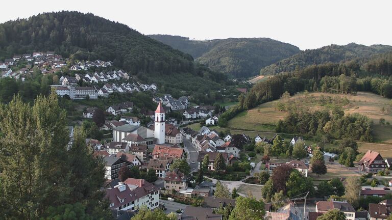 Dieses Bild zeigt eine Webcam-Aufnahme von Ottenhöfen, aufgenommen am Donnerstag, den 30.07.2026 um 07:10 Uhr