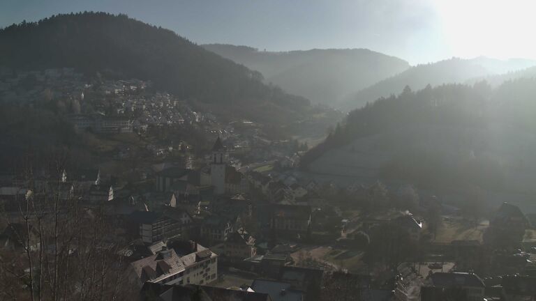 Dieses Bild zeigt eine Webcam-Aufnahme von Ottenhöfen, aufgenommen am Sonntag, den 28.12.2025 um 13:30 Uhr