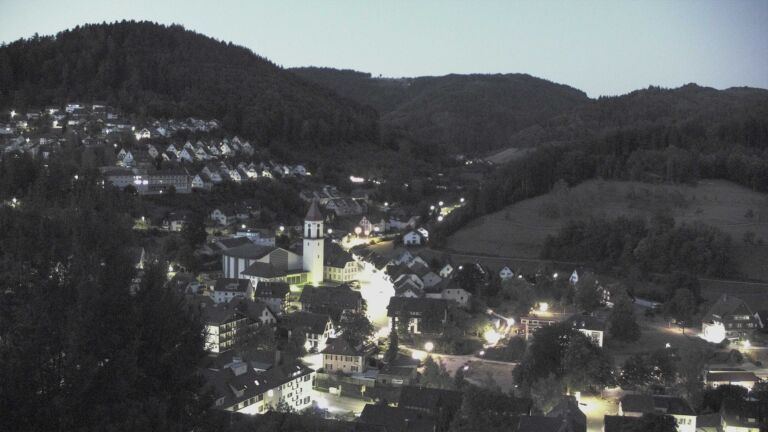 Dieses Bild zeigt eine Webcam-Aufnahme von Ottenhöfen, aufgenommen am Freitag, den 14.08.2026 um 05:30 Uhr