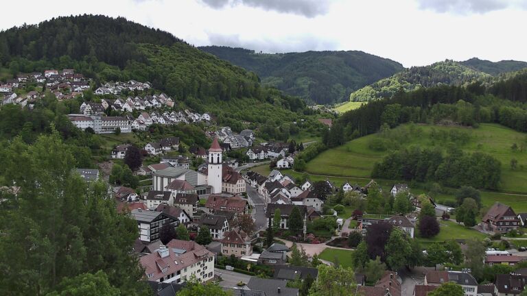 Dieses Bild zeigt eine Webcam-Aufnahme von Ottenhöfen, aufgenommen am Montag, den 18.05.2026 um 11:20 Uhr