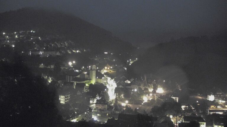 Dieses Bild zeigt eine Webcam-Aufnahme von Ottenhöfen, aufgenommen am Montag, den 27.07.2026 um 05:00 Uhr