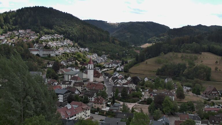 Dieses Bild zeigt eine Webcam-Aufnahme von Ottenhöfen, aufgenommen am Mittwoch, den 19.08.2026 um 13:10 Uhr