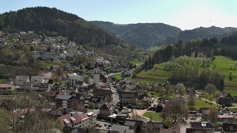 Dieses Bild zeigt eine Webcam-Aufnahme von Ottenhöfen, aufgenommen am Samstag, den 11.04.2026 um 13:50 Uhr