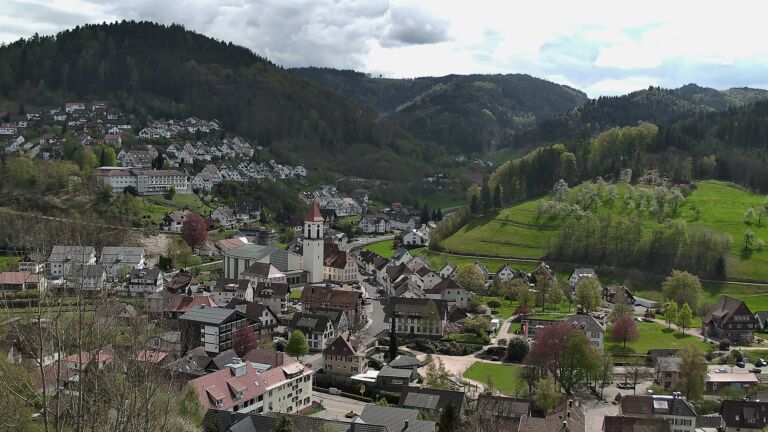 Dieses Bild zeigt eine Webcam-Aufnahme von Ottenhöfen, aufgenommen am Donnerstag, den 16.04.2026 um 14:10 Uhr