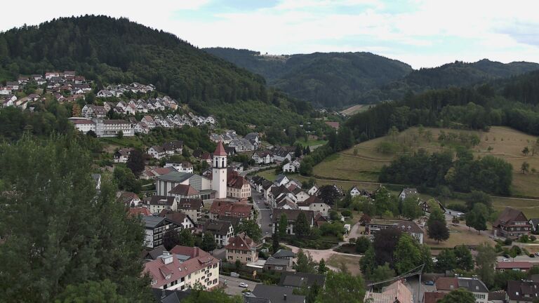 Dieses Bild zeigt eine Webcam-Aufnahme von Ottenhöfen, aufgenommen am Donnerstag, den 16.07.2026 um 17:20 Uhr