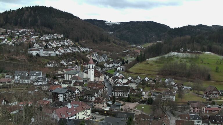 Dieses Bild zeigt eine Webcam-Aufnahme von Ottenhöfen, aufgenommen am Freitag, den 09.01.2026 um 14:20 Uhr