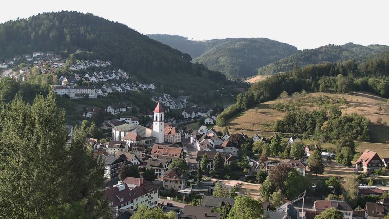 Dieses Bild zeigt eine Webcam-Aufnahme von Ottenhöfen, aufgenommen am Dienstag, den 11.08.2026 um 08:10 Uhr