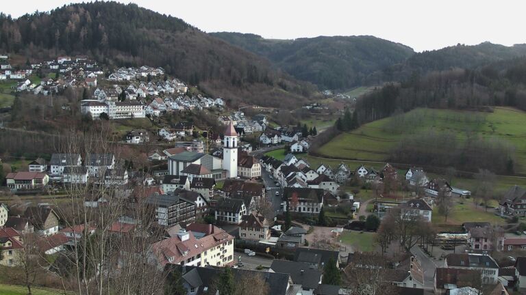 Dieses Bild zeigt eine Webcam-Aufnahme von Ottenhöfen, aufgenommen am Donnerstag, den 18.12.2025 um 16:20 Uhr