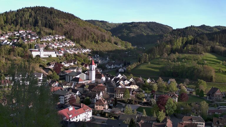 Dieses Bild zeigt eine Webcam-Aufnahme von Ottenhöfen, aufgenommen am Freitag, den 24.04.2026 um 19:30 Uhr