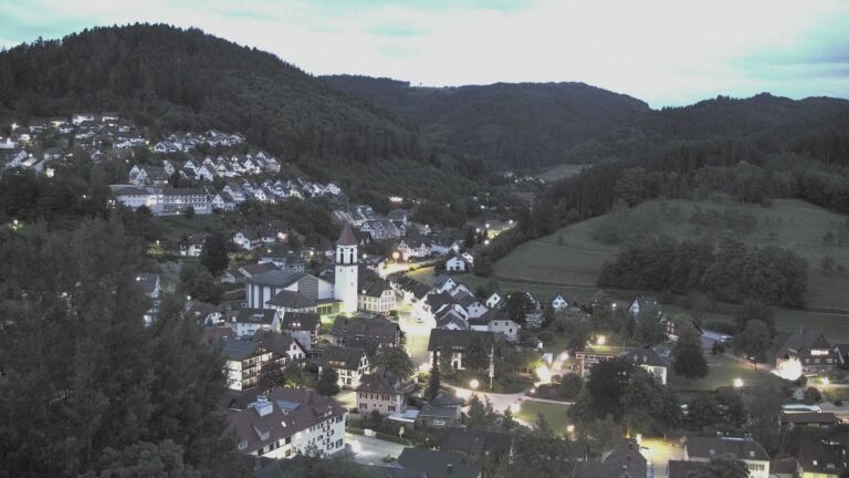Dieses Bild zeigt eine Webcam-Aufnahme von Ottenhöfen, aufgenommen am Samstag, den 06.06.2026 um 22:00 Uhr