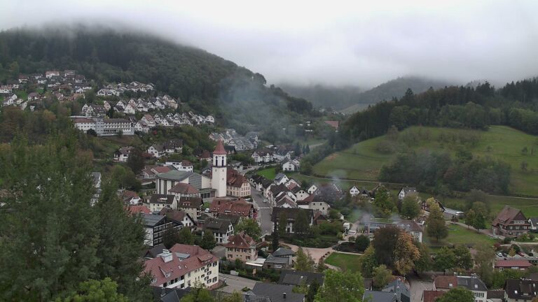 Dieses Bild zeigt eine Webcam-Aufnahme von Ottenhöfen, aufgenommen am Sonntag, den 18.10.2026 um 15:10 Uhr