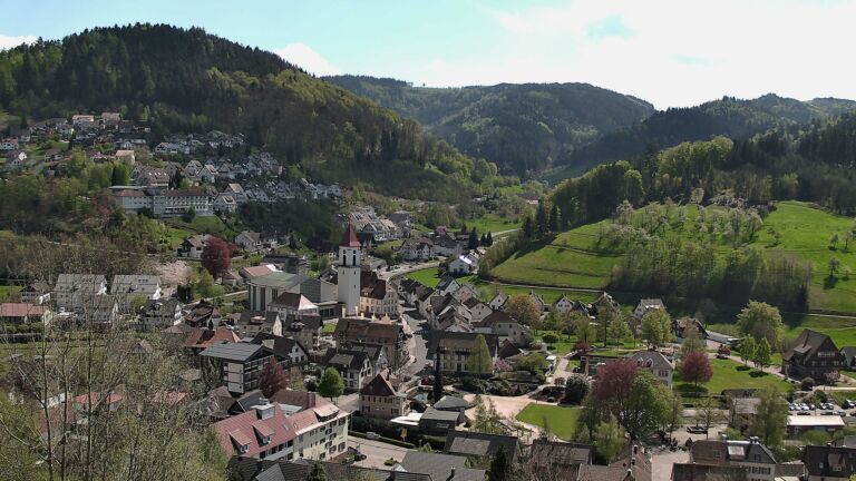 Dieses Bild zeigt eine Webcam-Aufnahme von Ottenhöfen, aufgenommen am Samstag, den 18.04.2026 um 14:20 Uhr