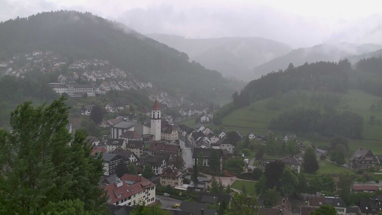 Dieses Bild zeigt eine Webcam-Aufnahme von Ottenhöfen, aufgenommen am Sonntag, den 10.05.2026 um 18:30 Uhr