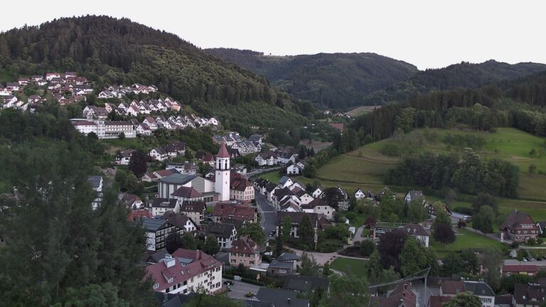 Dieses Bild zeigt eine Webcam-Aufnahme von Ottenhöfen, aufgenommen am Samstag, den 13.06.2026 um 21:30 Uhr