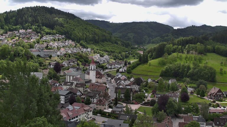 Dieses Bild zeigt eine Webcam-Aufnahme von Ottenhöfen, aufgenommen am Dienstag, den 12.05.2026 um 13:10 Uhr