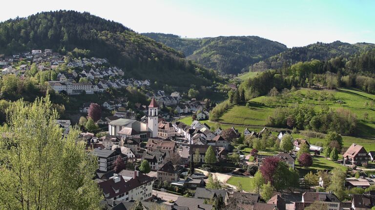 Dieses Bild zeigt eine Webcam-Aufnahme von Ottenhöfen, aufgenommen am Samstag, den 25.04.2026 um 09:30 Uhr
