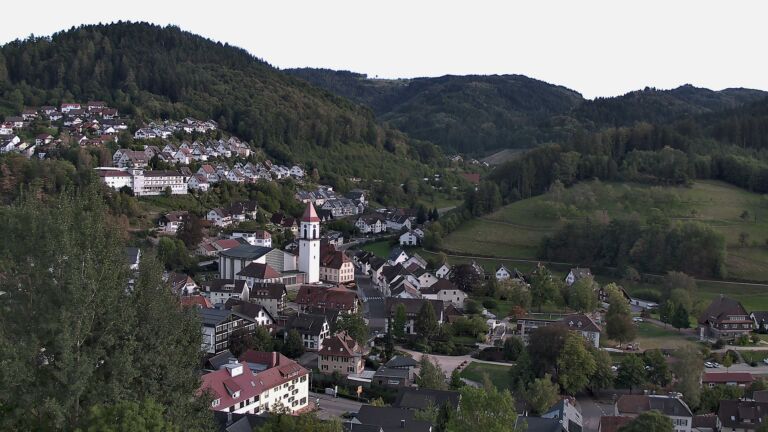 Dieses Bild zeigt eine Webcam-Aufnahme von Ottenhöfen, aufgenommen am Dienstag, den 15.09.2026 um 18:00 Uhr