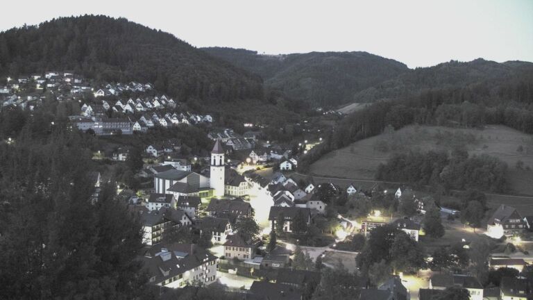 Dieses Bild zeigt eine Webcam-Aufnahme von Ottenhöfen, aufgenommen am Donnerstag, den 13.08.2026 um 05:30 Uhr