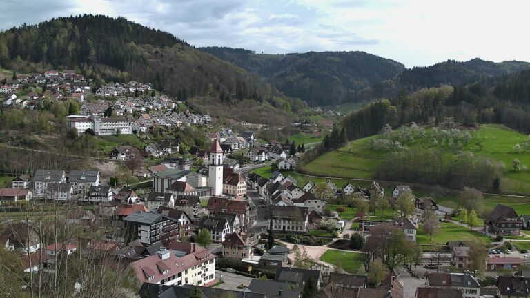 Dieses Bild zeigt eine Webcam-Aufnahme von Ottenhöfen, aufgenommen am Samstag, den 11.04.2026 um 16:30 Uhr