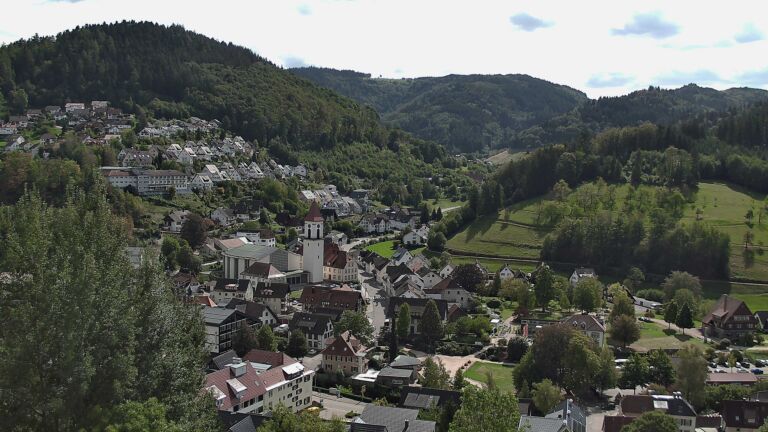 Dieses Bild zeigt eine Webcam-Aufnahme von Ottenhöfen, aufgenommen am Donnerstag, den 17.09.2026 um 13:40 Uhr