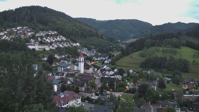 Dieses Bild zeigt eine Webcam-Aufnahme von Ottenhöfen, aufgenommen am Montag, den 08.06.2026 um 21:30 Uhr