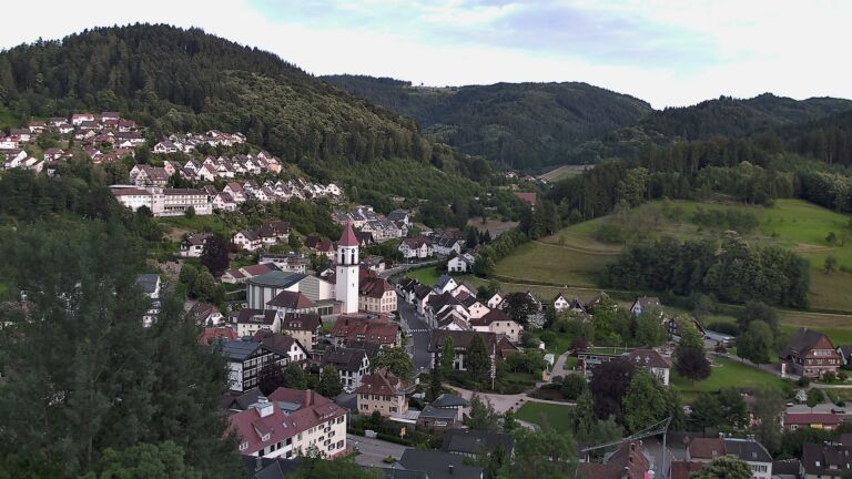 Dieses Bild zeigt eine Webcam-Aufnahme von Ottenhöfen, aufgenommen am Montag, den 15.06.2026 um 21:00 Uhr