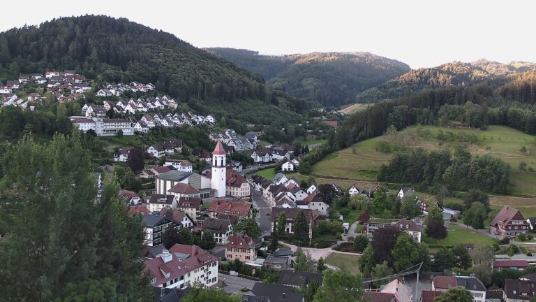 Dieses Bild zeigt eine Webcam-Aufnahme von Ottenhöfen, aufgenommen am Samstag, den 04.07.2026 um 06:20 Uhr