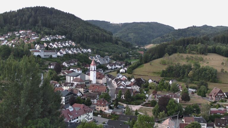 Dieses Bild zeigt eine Webcam-Aufnahme von Ottenhöfen, aufgenommen am Donnerstag, den 23.07.2026 um 06:00 Uhr