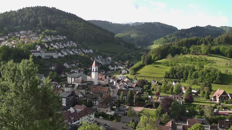 Dieses Bild zeigt eine Webcam-Aufnahme von Ottenhöfen, aufgenommen am Dienstag, den 12.05.2026 um 08:20 Uhr