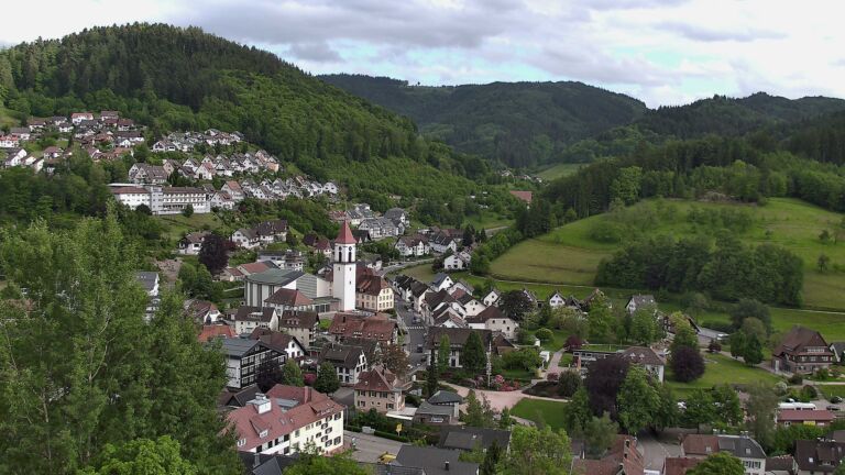 Dieses Bild zeigt eine Webcam-Aufnahme von Ottenhöfen, aufgenommen am Mittwoch, den 20.05.2026 um 18:20 Uhr