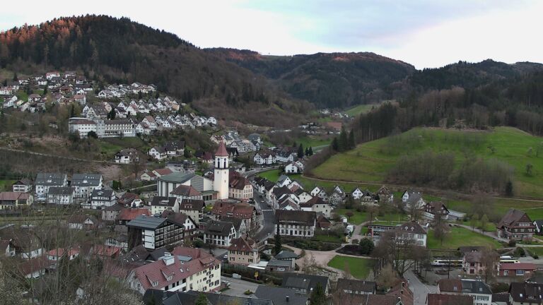 Dieses Bild zeigt eine Webcam-Aufnahme von Ottenhöfen, aufgenommen am Samstag, den 04.04.2026 um 19:50 Uhr