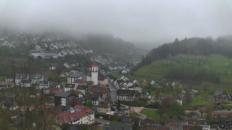 Dieses Bild zeigt eine Webcam-Aufnahme von Ottenhöfen, aufgenommen am Montag, den 13.04.2026 um 17:10 Uhr