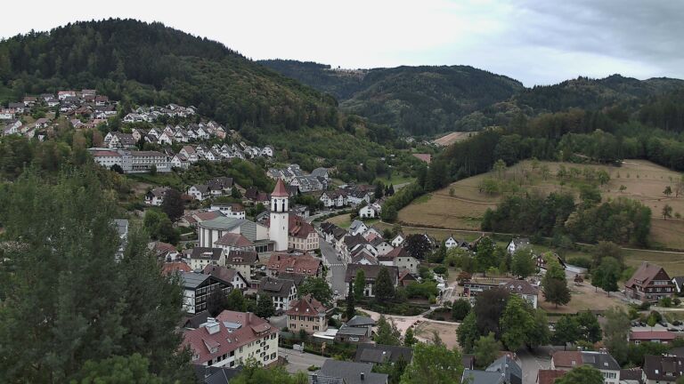 Dieses Bild zeigt eine Webcam-Aufnahme von Ottenhöfen, aufgenommen am Donnerstag, den 20.08.2026 um 16:10 Uhr