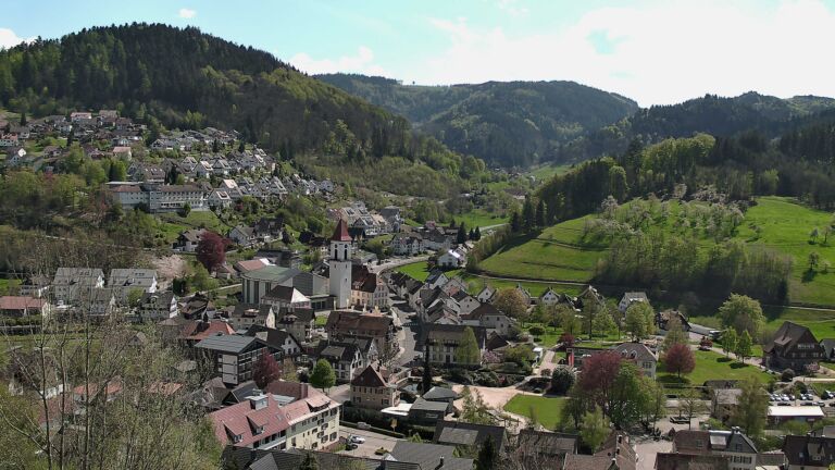 Dieses Bild zeigt eine Webcam-Aufnahme von Ottenhöfen, aufgenommen am Samstag, den 18.04.2026 um 14:30 Uhr