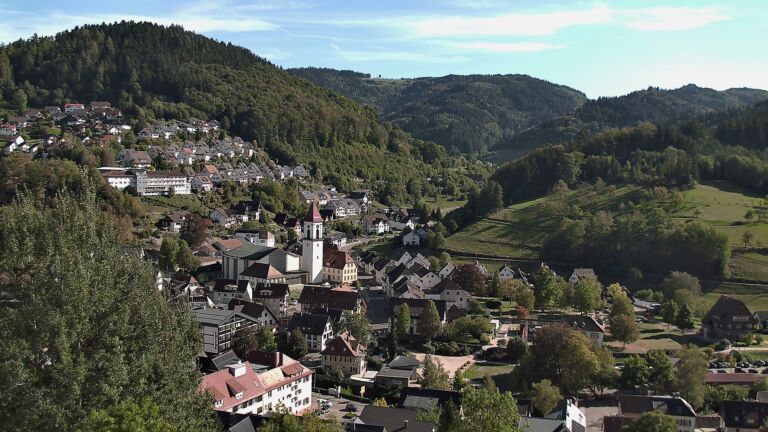 Dieses Bild zeigt eine Webcam-Aufnahme von Ottenhöfen, aufgenommen am Samstag, den 26.09.2026 um 16:00 Uhr