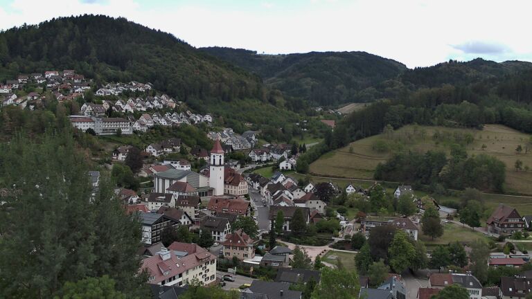 Dieses Bild zeigt eine Webcam-Aufnahme von Ottenhöfen, aufgenommen am Montag, den 31.08.2026 um 16:50 Uhr