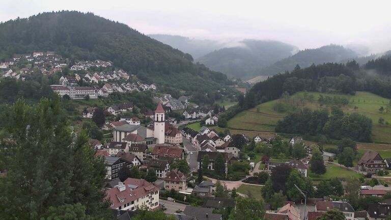 Dieses Bild zeigt eine Webcam-Aufnahme von Ottenhöfen, aufgenommen am Mittwoch, den 01.07.2026 um 07:20 Uhr